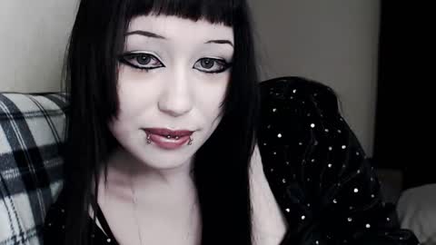 iiiiiiis online show from 10/18/25, 11:16