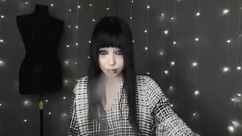 iiiiiiis online show from 04/11/26, 12:04