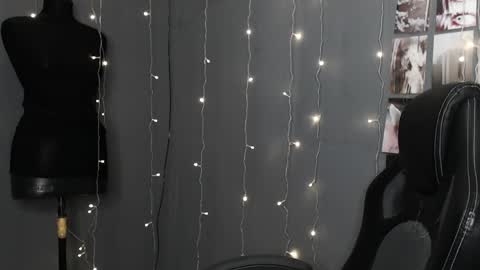 iiiiiiis online show from 05/01/26, 04:00