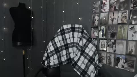 iiiiiiis online show from 05/03/26, 09:10