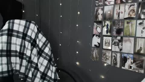 iiiiiiis online show from 05/04/26, 10:28