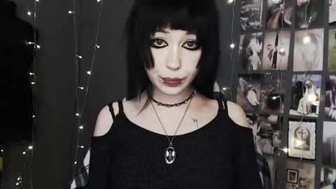 iiiiiiis online show from 05/15/26, 09:05