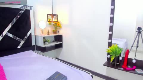 Isabella online show from 10/25/25, 02:13