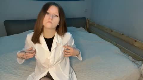 Snapshot of ileana_novak chatting on 03/18/26, 07:33 ileana_novak online show from 03/18/26, 07:33