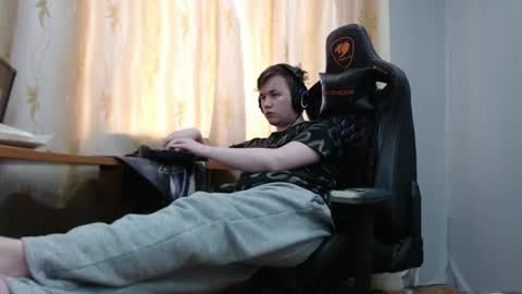 Snapshot of iliaskrisloveee chatting on 06/12/26, 12:53 lord online show from 06/12/26, 12:53