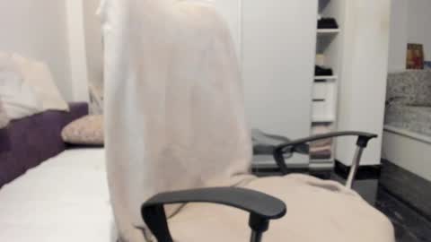 Bamby online show from 12/17/25, 05:41