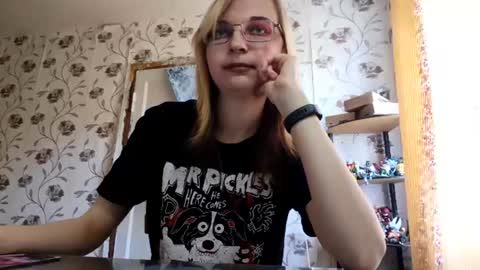 Snapshot of illacaudill chatting on 06/12/26, 03:27 Sophie online show from 06/12/26, 03:27