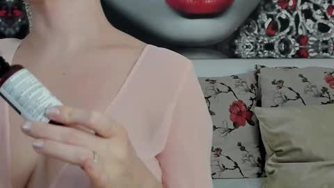 Snapshot of illegalbeauty87 chatting on 12/17/25, 05:46 Ingrid or more easier...Miss GoDDess Mistress online show from 12/17/25, 05:46