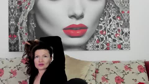 Snapshot of illegalbeauty87 chatting on 12/21/25, 08:21 Ingrid or more easier...Miss GoDDess Mistress online show from 12/21/25, 08:21