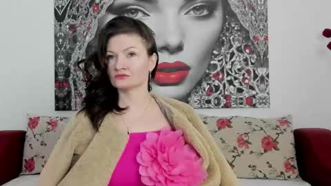 Snapshot of illegalbeauty87 chatting on 01/19/26, 12:03 Ingrid or more easier...Miss GoDDess Mistress online show from 01/19/26, 12:03