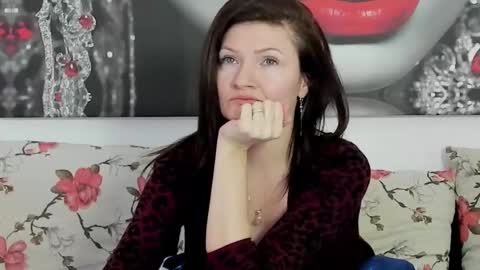 Snapshot of illegalbeauty87 chatting on 02/03/26, 06:40 Ingrid or more easier...Miss GoDDess Mistress online show from 02/03/26, 06:40