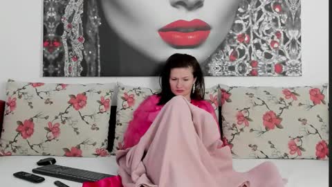 Snapshot of illegalbeauty87 chatting on 02/26/26, 01:26 Ingrid or more easier...Miss GoDDess Mistress online show from 02/26/26, 01:26