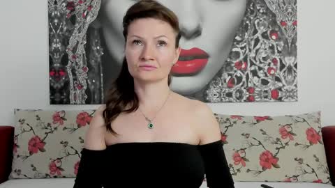 Snapshot of illegalbeauty87 chatting on 04/01/26, 09:34 Ingrid or more easier...Miss GoDDess Mistress online show from 04/01/26, 09:34