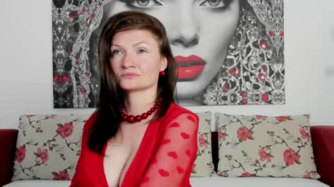 Snapshot of illegalbeauty87 chatting on 04/16/26, 09:15 Ingrid or more easier...Miss GoDDess Mistress online show from 04/16/26, 09:15