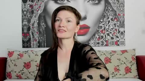 Snapshot of illegalbeauty87 chatting on 04/17/26, 08:56 Ingrid or more easier...Miss GoDDess Mistress online show from 04/17/26, 08:56