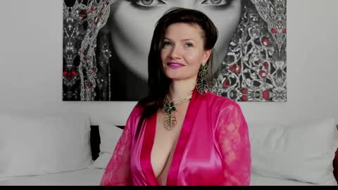 Snapshot of illegalbeauty87 chatting on 06/08/26, 07:14 Ingrid or more easier...Miss GoDDess Mistress online show from 06/08/26, 07:14