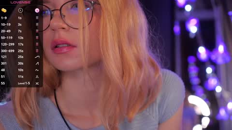 Snapshot of illegaldream chatting on 12/21/25, 04:25 Lindsey and Candice online show from 12/21/25, 04:25
