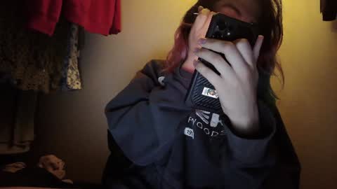 Snapshot of illlypad_lilac chatting on 06/25/26, 03:17 Lilly online show from 06/25/26, 03:17