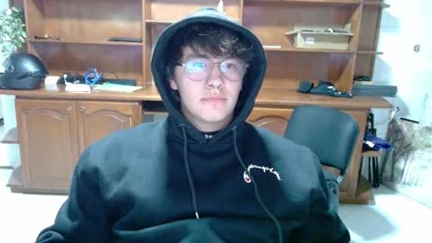 Snapshot of im__noah chatting on 11/16/25, 12:49 im__noah online show from 11/16/25, 12:49