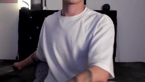 Snapshot of im__thomas chatting on 09/26/25, 05:00 IM  THOMAS online show from 09/26/25, 05:00