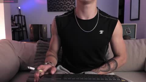 Snapshot of im__thomas chatting on 10/08/25, 04:43 IM  THOMAS online show from 10/08/25, 04:43