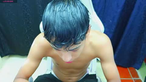 im_david01 online show from 10/28/25, 01:14