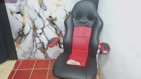 Snapshot of im_david01 chatting on 01/06/26, 02:32 im_david01 online show from 01/06/26, 02:32