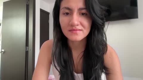 Snapshot of im_dayana chatting on 01/11/25, 04:46 instagram online show from 01/11/25, 04:46