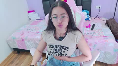 Eliza online show from 04/25/26, 01:41