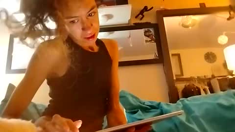 Snapshot of im_elliana chatting on 10/20/25, 04:18 Ellliiana  online show from 10/20/25, 04:18