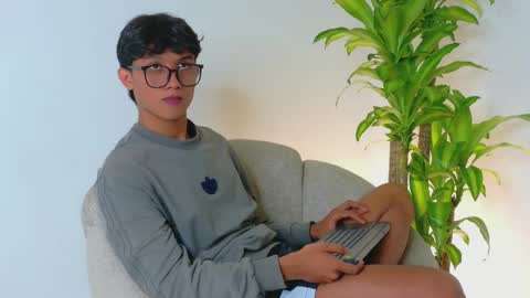 Snapshot of im_erick chatting on 05/13/26, 02:20 Erick online show from 05/13/26, 02:20