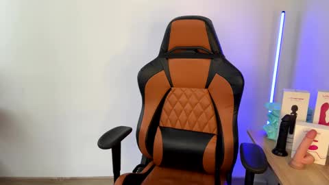 Laia online show from 02/07/25, 01:11