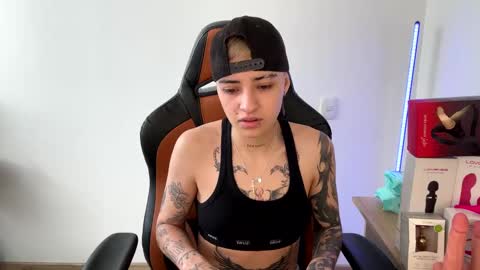 Laia online show from 02/15/25, 08:33