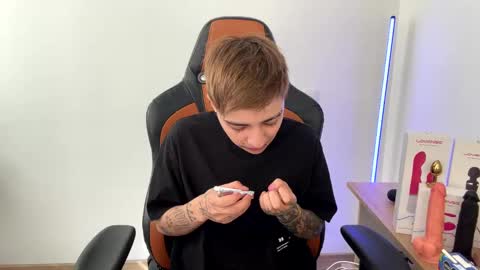 Laia online show from 02/25/25, 08:19