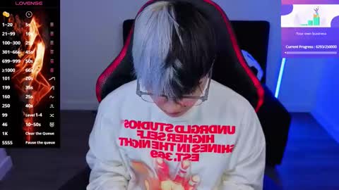 Laia online show from 11/18/25, 01:11