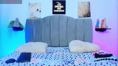 im_riley_ online show from 11/08/25, 07:45