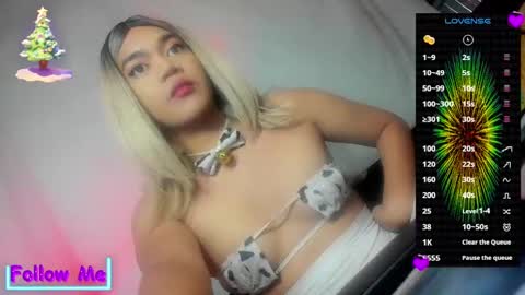 Snapshot of im_ur_hot_ella chatting on 01/01/25, 05:11 ella may online show from 01/01/25, 05:11