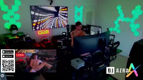 Snapshot of imdjazra chatting on 01/12/25, 07:42 DJ Azra online show from 01/12/25, 07:42