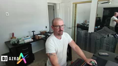 Snapshot of imdjazra chatting on 03/02/25, 09:11 DJ Azra online show from 03/02/25, 09:11