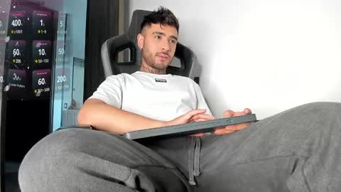 Snapshot of imferrerr chatting on 02/26/25, 10:31 Felipe Ferrer online show from 02/26/25, 10:31