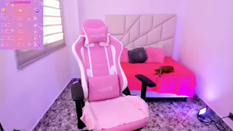  independient model online show from 09/19/25, 12:28