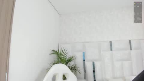 Snapshot of imkrystall chatting on 10/27/25, 08:46 Krystall online show from 10/27/25, 08:46