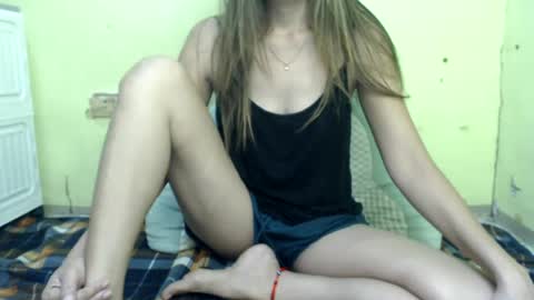 Snapshot of imlavender1986 chatting on 08/03/26, 12:53 dhen online show from 08/03/26, 12:53