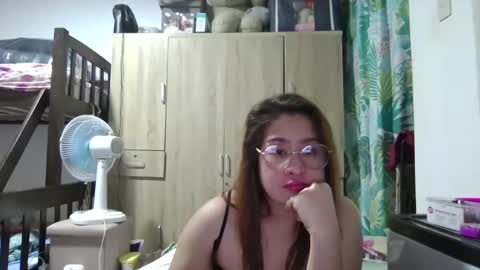 Snapshot of immaculate02 chatting on 02/19/25, 02:23 Immaculate02 online show from 02/19/25, 02:23