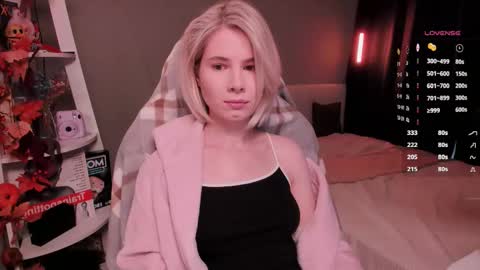 Snapshot of imnotmia chatting on 11/30/25, 11:03 Mia online show from 11/30/25, 11:03