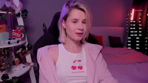 Snapshot of imnotmia chatting on 01/17/26, 11:48 Mia online show from 01/17/26, 11:48