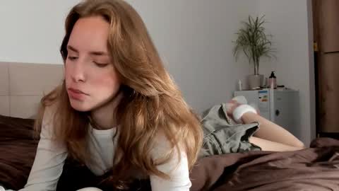 Snapshot of imogensy chatting on 10/25/25, 03:03 my name Imo Fansly online show from 10/25/25, 03:03