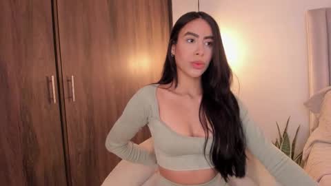 Snapshot of imsaraah chatting on 10/23/25, 10:41 sarah online show from 10/23/25, 10:41