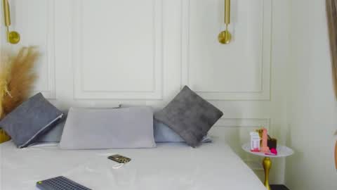 imvictoria_ online show from 12/04/25, 09:45