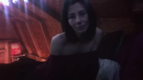 Snapshot of in_this_moment_ chatting on 12/17/25, 01:28 in_this_moment_ online show from 12/17/25, 01:28